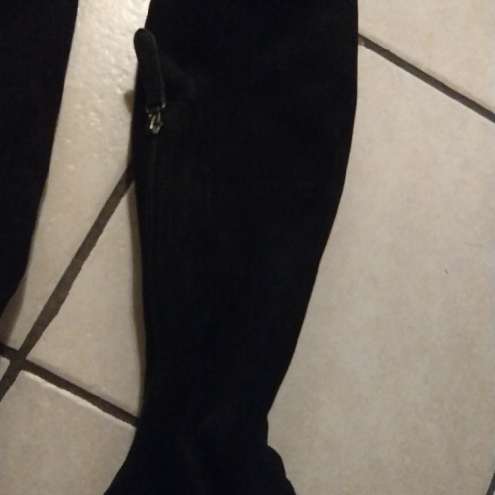 Boots - Picture 3 of 5